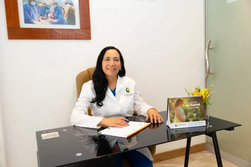Dra. Carmen Sánchez en su espacio de consulta