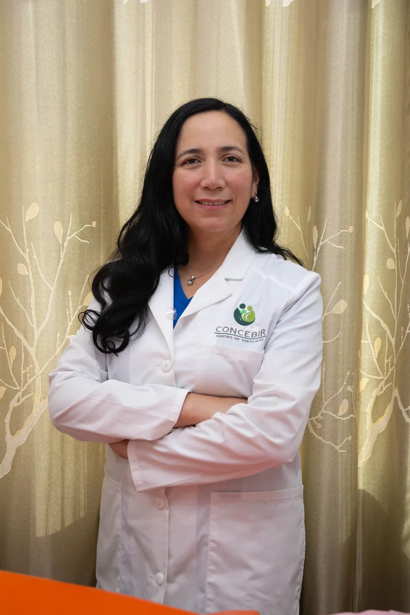 Dra. Carmen Sánchez en una fotografía real de la sesión