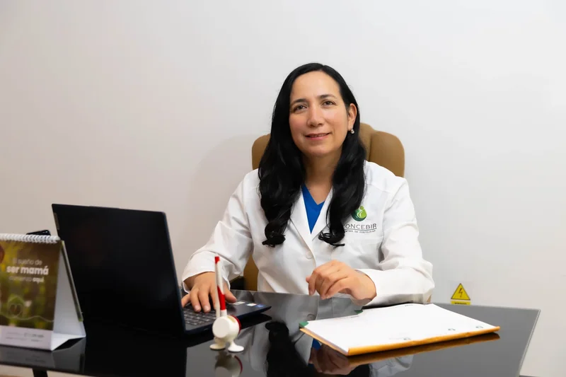 Dra. Carmen Sánchez en consulta